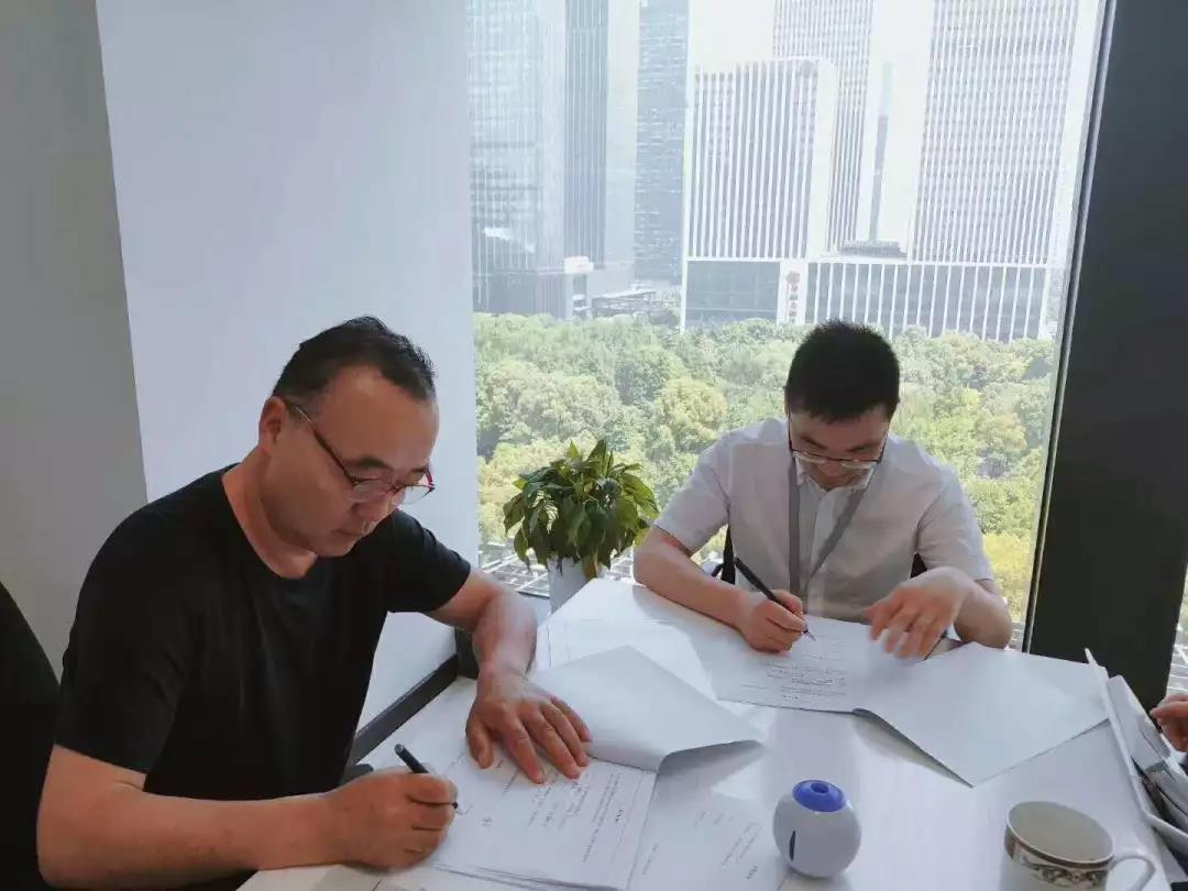 熱烈祝賀徐總簽約創(chuàng)綠家淮南市區(qū)級代理！