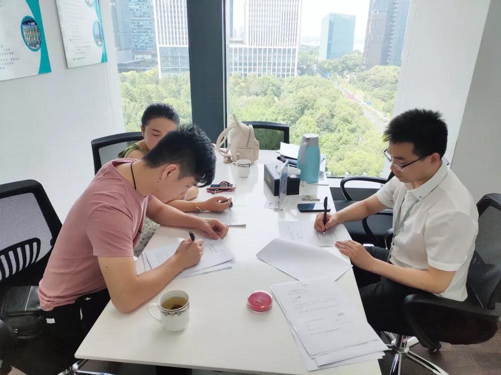 熱烈祝賀鄭總簽約創(chuàng)綠家廣東省廣州市區(qū)級(jí)代理！