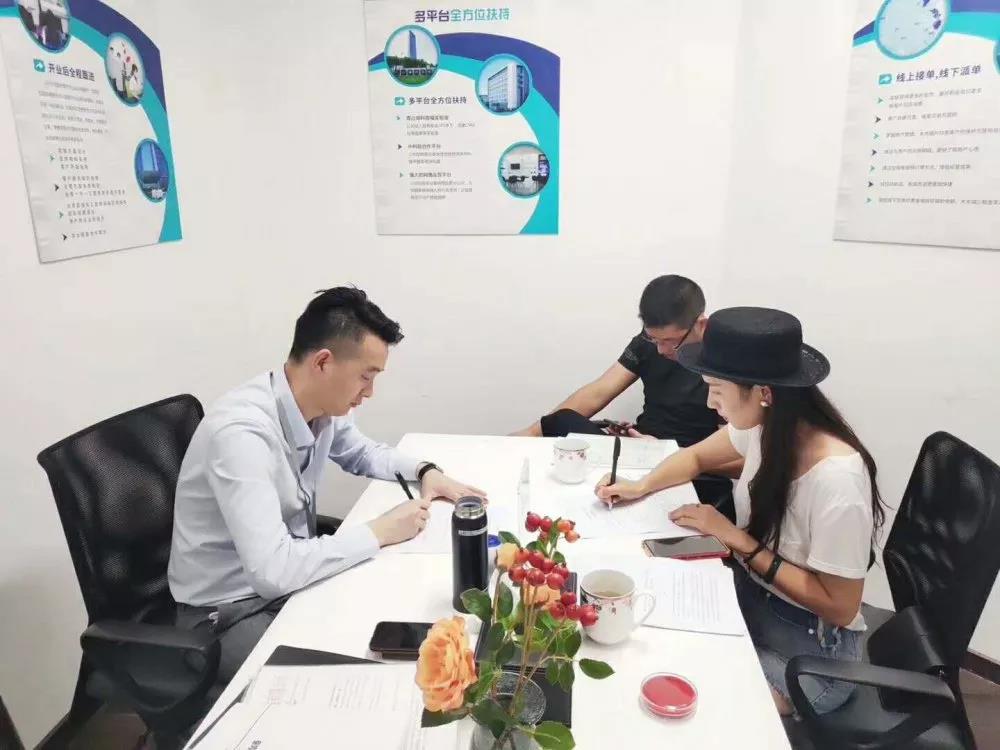 熱烈祝賀何總簽約創(chuàng)綠家四川省南充市區(qū)級(jí)代理！