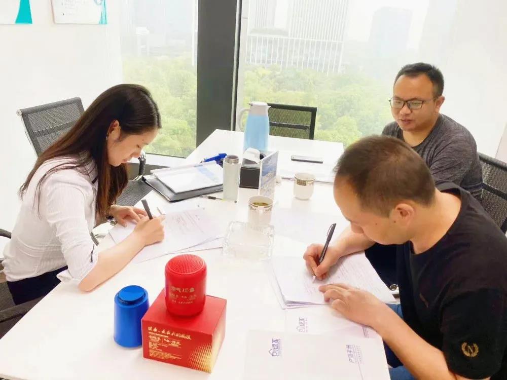 熱烈祝賀袁總陳總簽約創(chuàng)綠家浙江省寧波市區(qū)級代理！