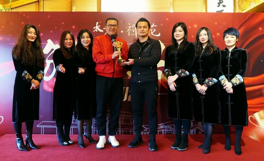  阿里巴巴太極禪苑授予創(chuàng)綠家“年度精誠合作獎”，***書法家葉根友先生親筆題字