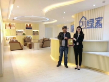 熱烈祝賀何總簽約創(chuàng)綠家上海市區(qū)級(jí)代理！