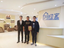 熱烈祝賀何總父子簽約創(chuàng)綠家江西省市級(jí)代理！