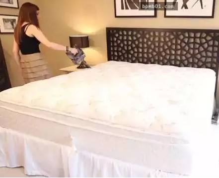 南京美女睡了10年的床墊，掀開后把全家人都嚇傻了……