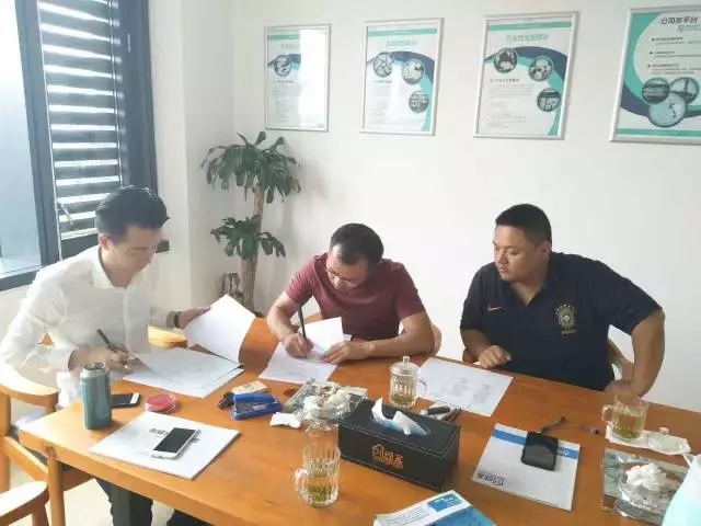 熱烈祝賀上饒信州張總、高總簽約創(chuàng)綠家！