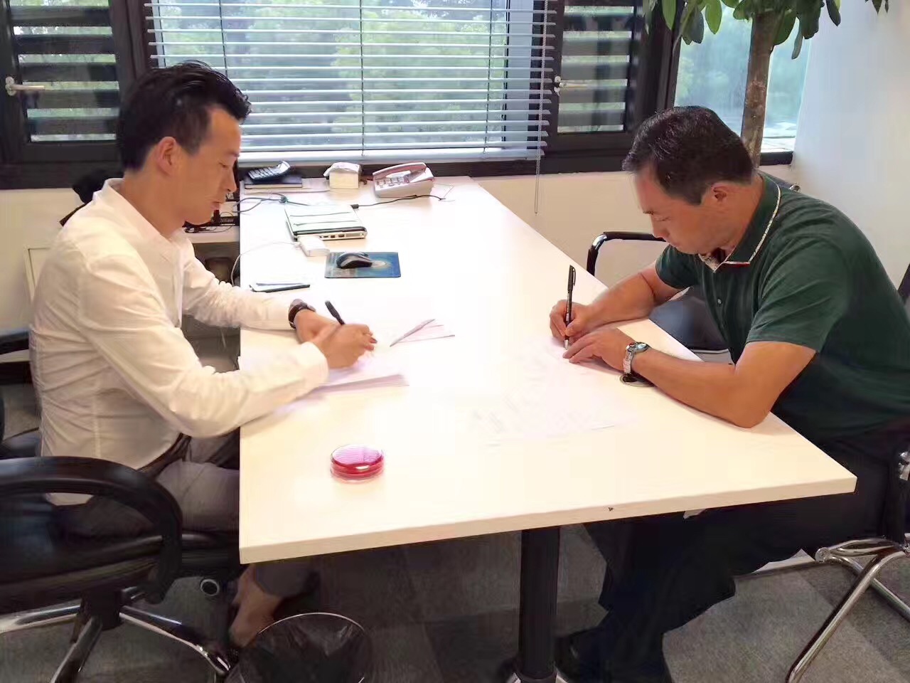 熱烈祝賀北京大興梁總簽約創(chuàng)綠家！